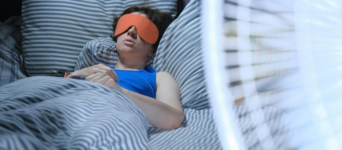 Dormir avec un ventilateur : bonne ou mauvaise idée ?